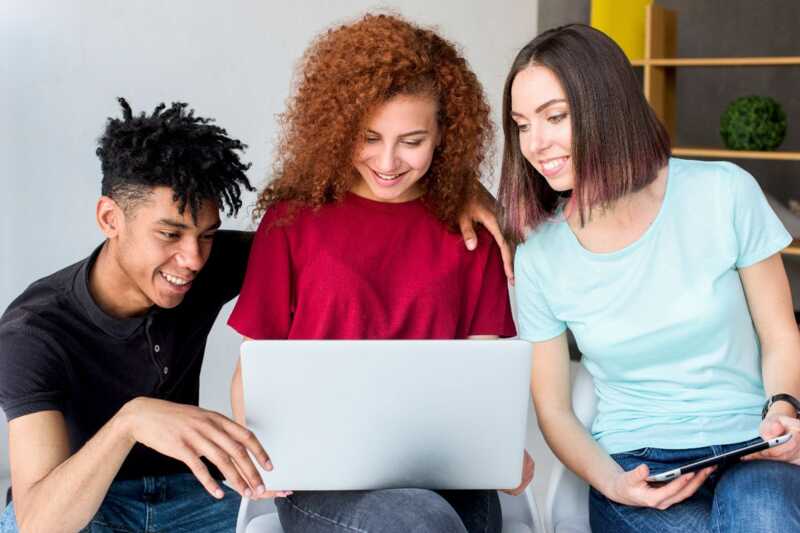 Les 18-24 ans payent moins cher leur box internet.