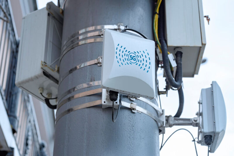 Antenne 5G sur un support de téléphonie mobile
