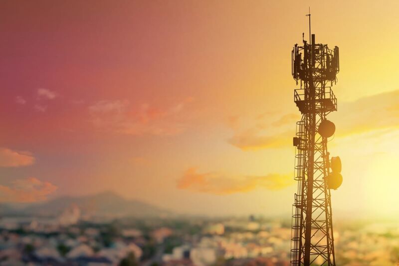 Réseaux mobiles : avec près de 700 nouvelles antennes 5G, les opérateurs n'ont pas chômé cet été