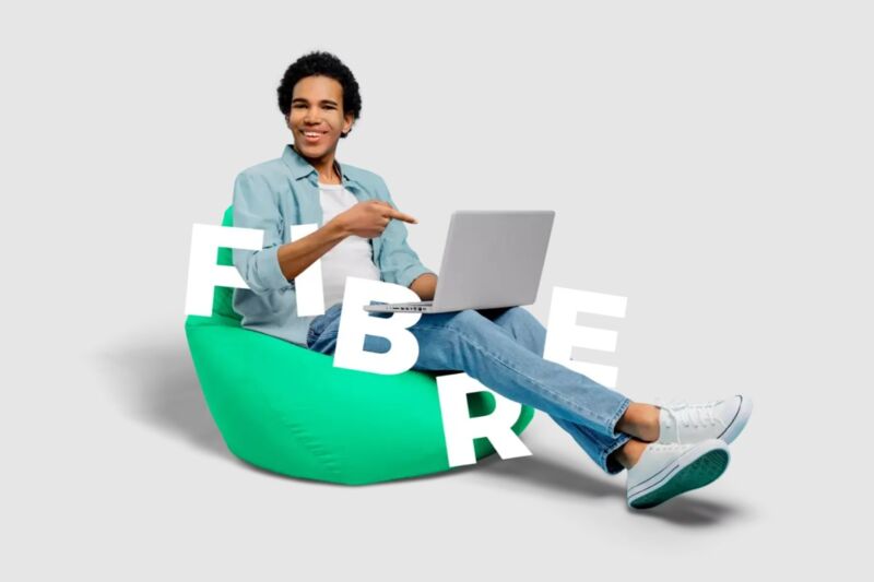 Ce soir, RED dégaine une offre folle avec la fibre à moins de 20€ - la concurrence est KO debout