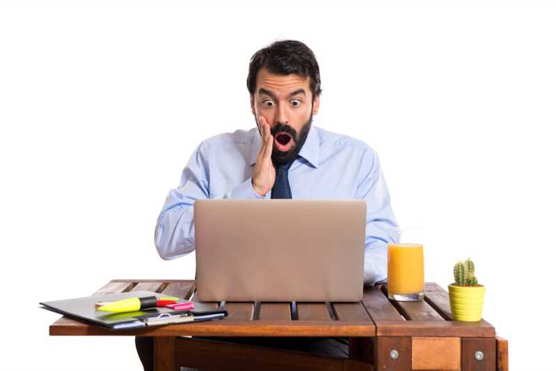 Homme a peur de se faire voler ses données Bouygues Telecom