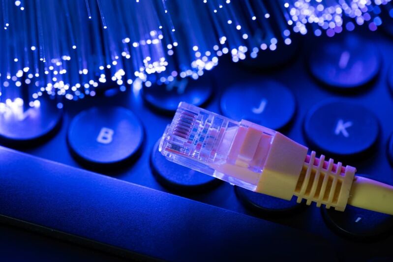 fibre-optique-ethernet-clavier