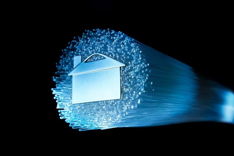 Fibre optique : une nouvelle technologie FTTx débarque en France (et ce n'est pas l'opérateur que vous croyez qui la lance)