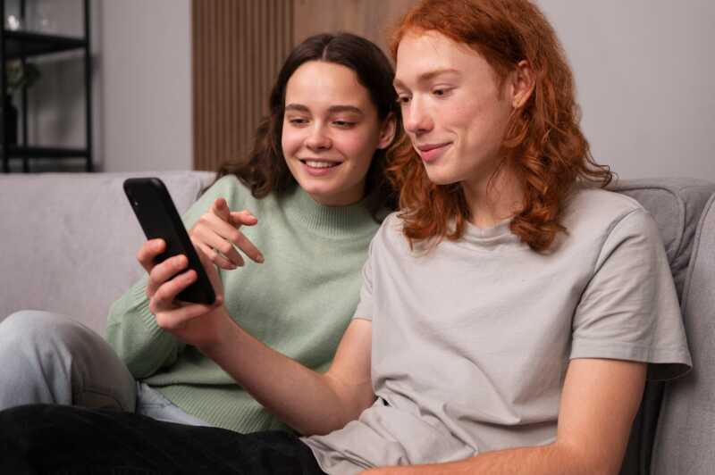 ados sur smartphone