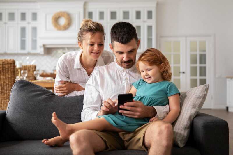 famille protège ses données avec cyberghost