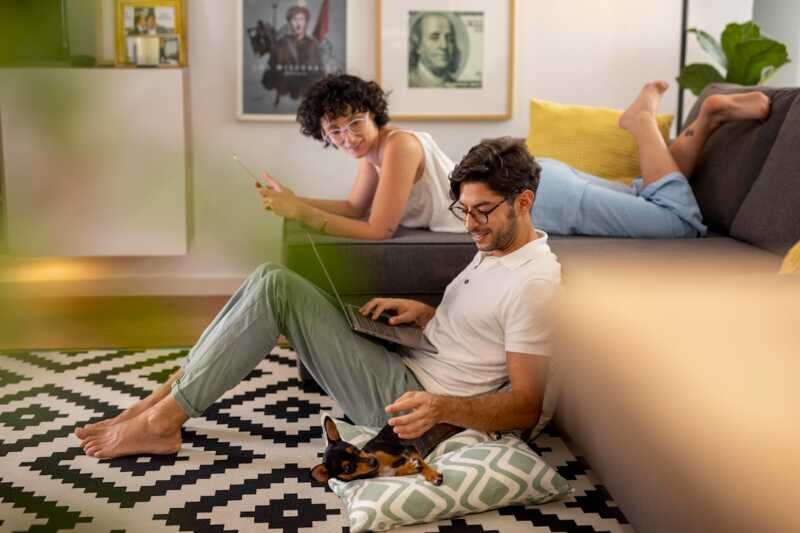Couple paie moins cher sa box internet