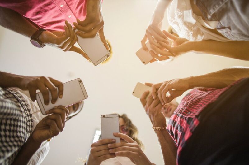     Orange est le réseau mobile n°1, mais qui occupe la deuxième place ?
