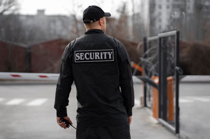 agent de sécurité moins efficace que police