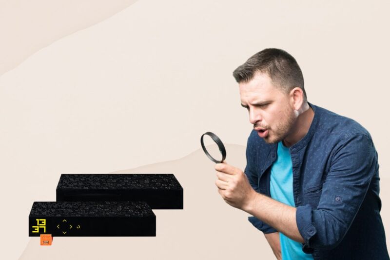 Cette Freebox n'a pas disparu, elle est simplement plus discrète face aux autres box de Free, plus rapides et dans l'air du temps.