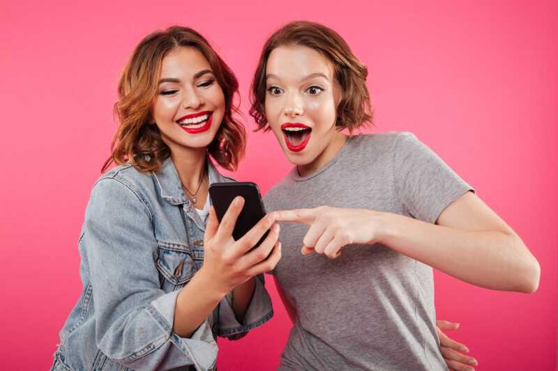 Deux personnes sont surprises du prix du forfait Lebara