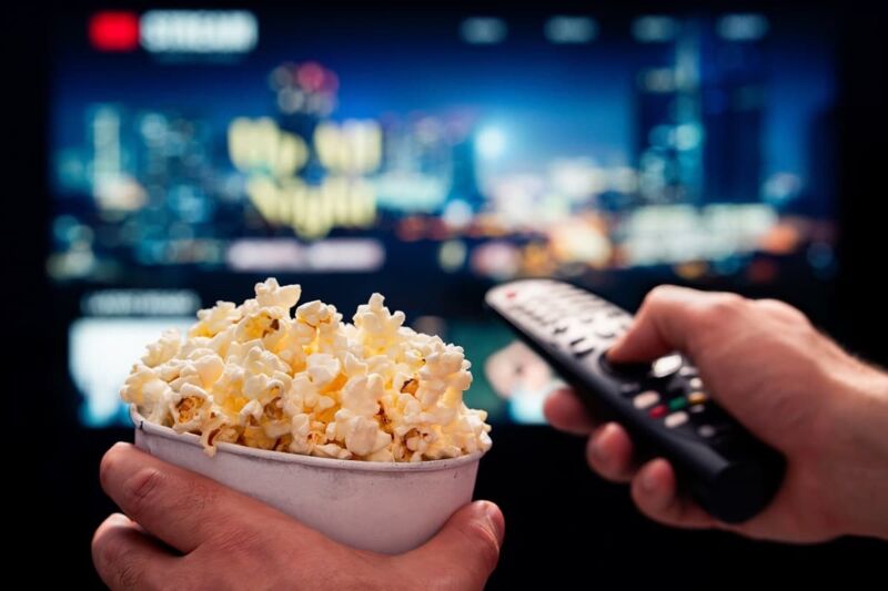 Avec la Livebox Max, vous faites des économies sur vos abonnements à vos plateformes préférés.