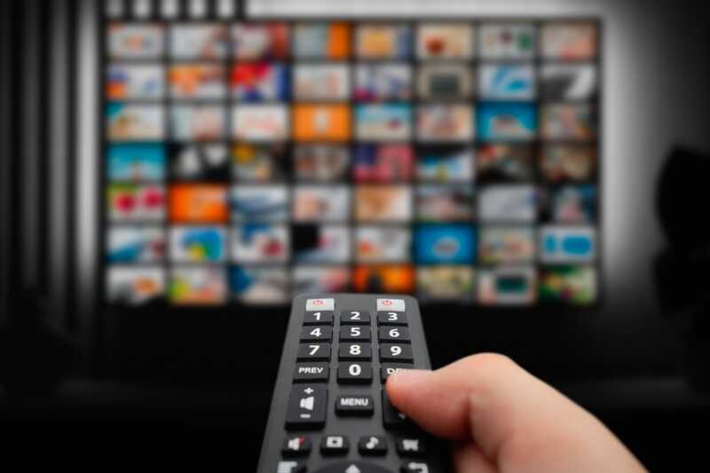 Télécommande pour changer de chaîne TV