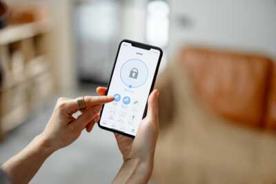     Cette alarme coûte moins cher qu'un forfait mobile (et est également sans engagement)
