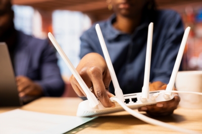 Éteindre sa box la nuit neutralise-t-il son système de télésurveillance ? La réponse n'est pas si évidente...