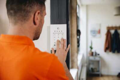     Bon plan alarme : 2 mois offerts sur Orange Maison Protégée
