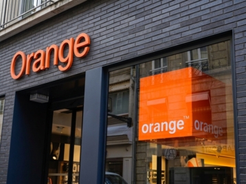 Orange recrute 4 nouveaux clients fibre sur 10 : pourquoi un tel succès ?