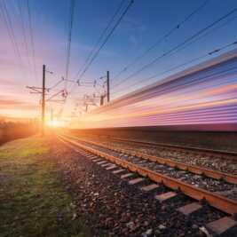     Fibre entreprises : la SNCF en passe de lancer des offres activées
