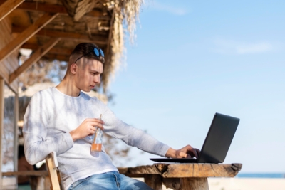 Ces trois raisons qui rendent les VPN indispensables pendant vos vacances à l'étranger