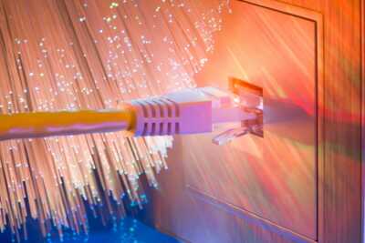     Ces deux box internet permettent d'avoir la fibre jusqu'à 8 Gb/s

