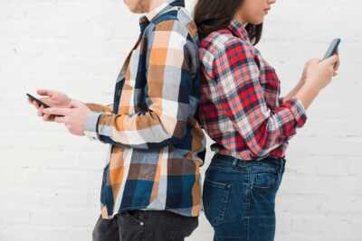     RED et Sosh bataillent pour proposer les meilleurs forfaits sans engagement
