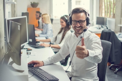     Comment contacter SFR par téléphone, sur internet ou par courrier ?
