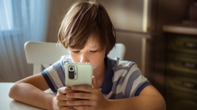     Bouygues Telecom s'attaque au temps d'écran des jeunes avec une nouvelle offre de contrôle parental
