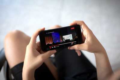     Et si votre forfait mobile vous permettait de regarder vos programmes TV partout où vous allez ?

