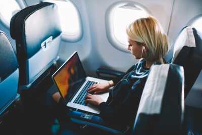     Cette compagnie aérienne sera bientôt la seule à proposer du Wi-Fi gratuit (et rapide), et bonne nouvelle, elle dessert la France
