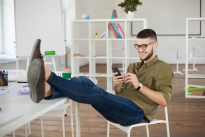 Des forfaits mobiles jusqu'à 350 Go à prix cassés, sans RIB et avec SIM offerte : difficile de faire plus simple