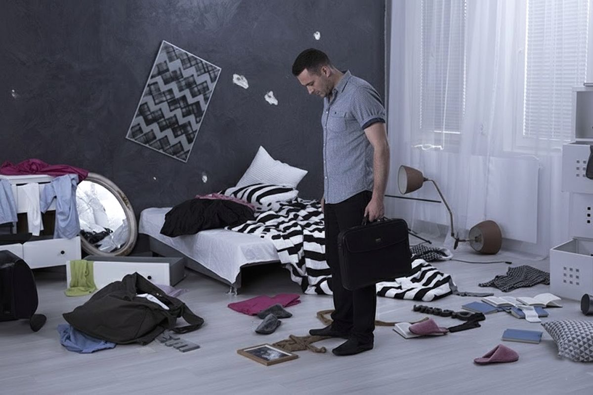 chambre dévastée à cause d'un cambriolage