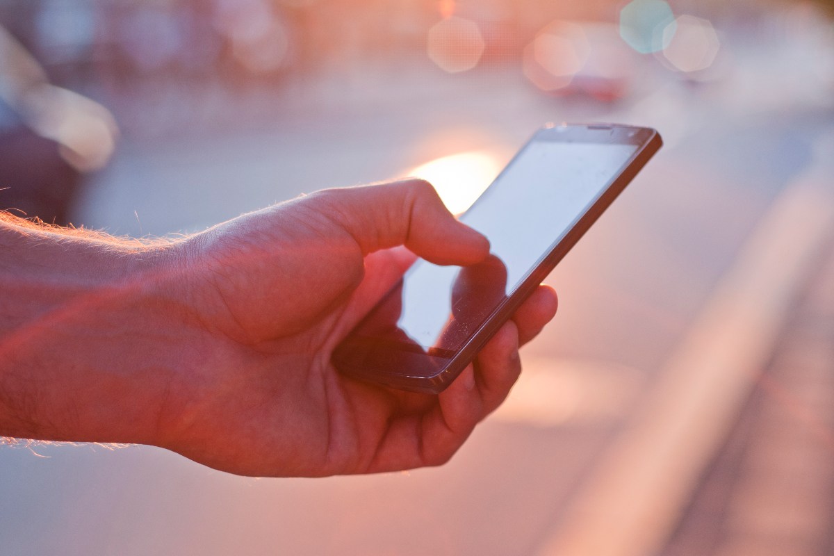     Débit 4G/5G : deux opérateurs bataillent pour la première place
