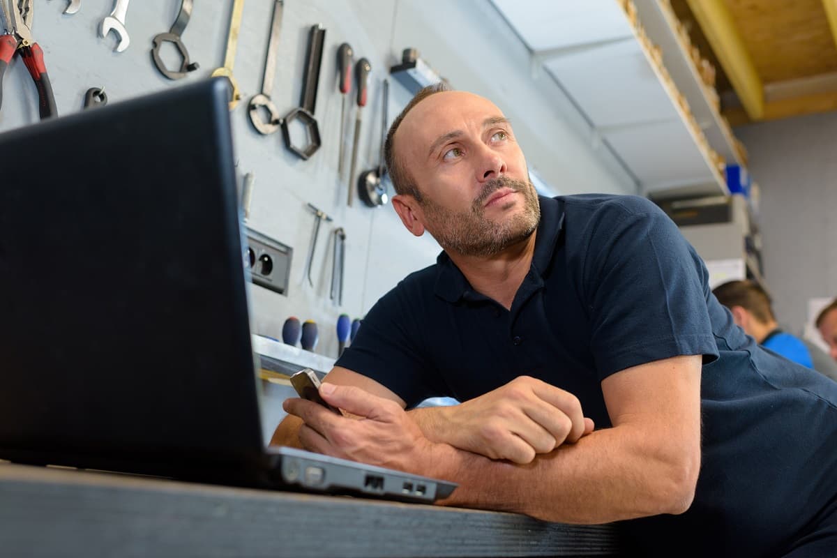     Avec SFR Pro : trois mois d'abonnement gratuits, les frais de mise en service offerts et un service sur mesure
